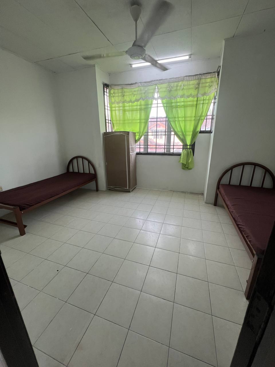 Bilik MR2 di Bilik Sewa Lelaki Pasir Gudang Jalan Kelisa